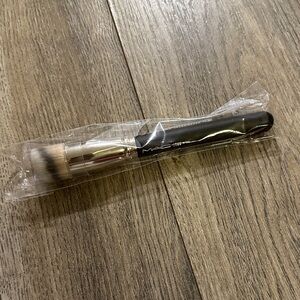 Brand New* MAC Makeup Brush 170S